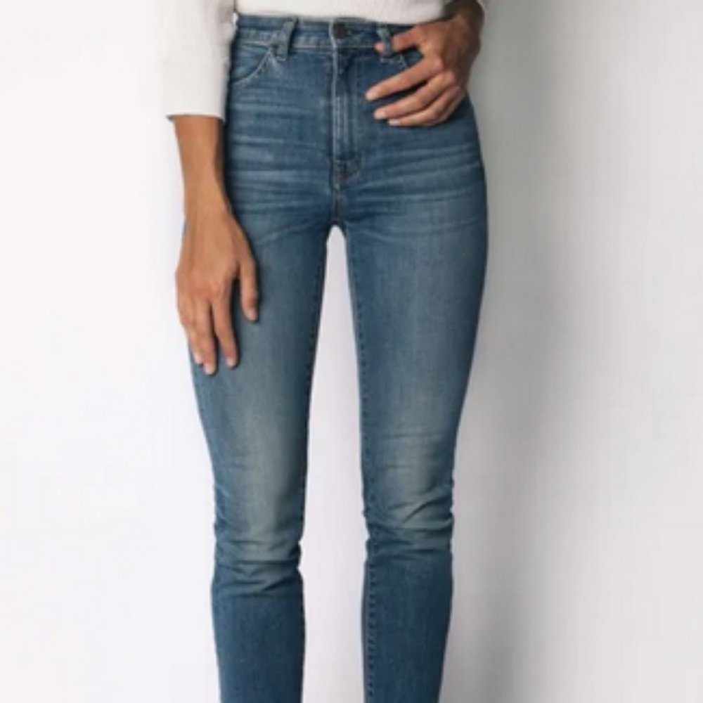 Imogene + Willie Elizabeth Medium Wash Jeans with Raw Hem